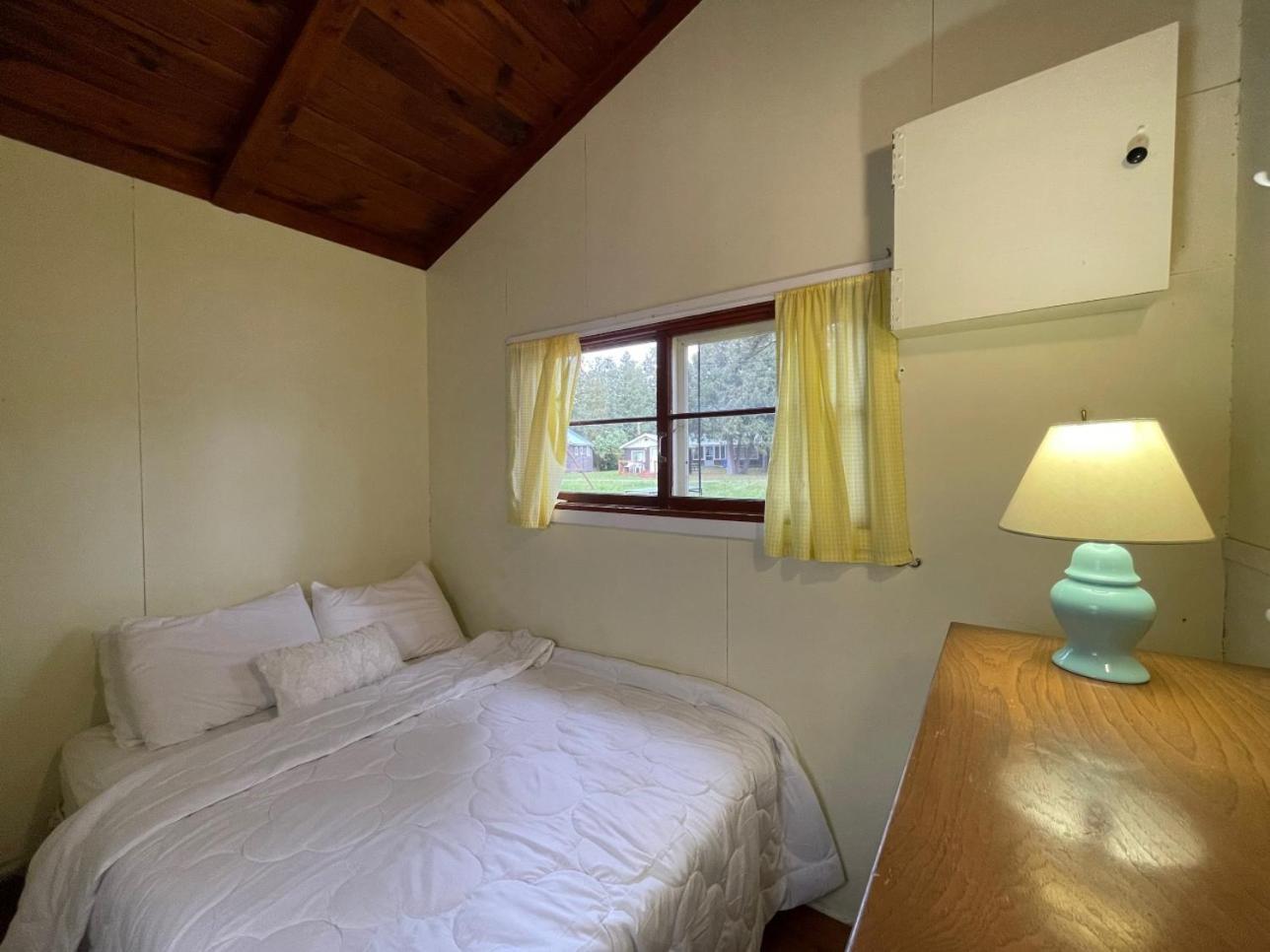 Ambleside Cottage Resort Bobcaygeon Exterior photo