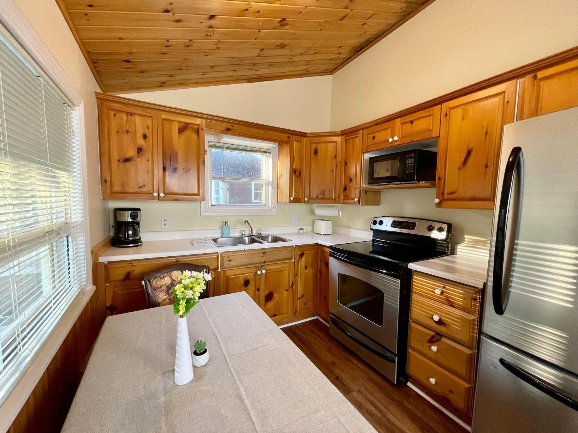 Ambleside Cottage Resort Bobcaygeon Exterior photo