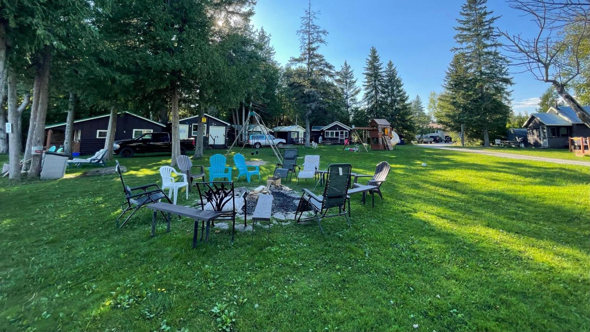 Ambleside Cottage Resort Bobcaygeon Exterior photo